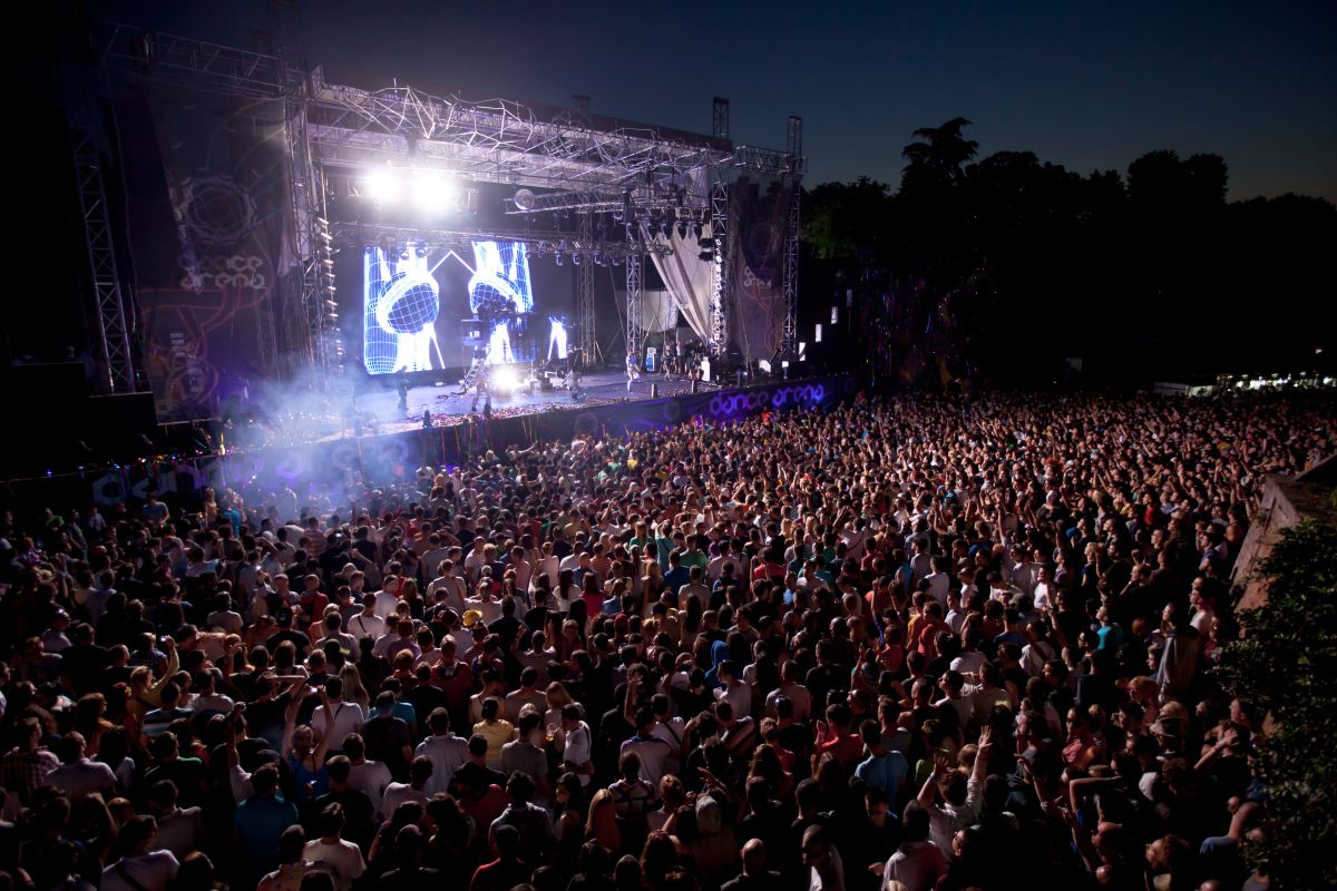 A mai ramas o luna pana la Untold Festival! Andra Zaharia